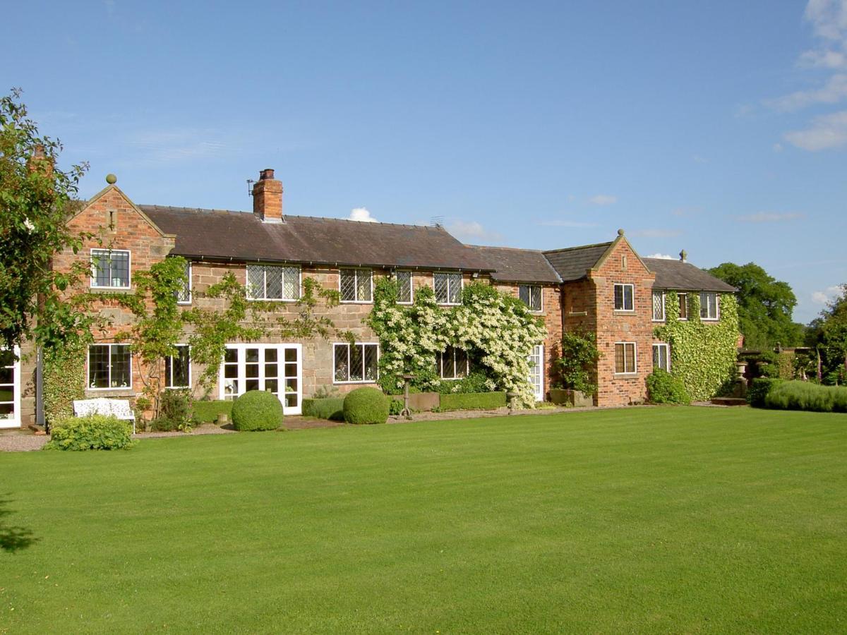 Malpas  Manor Farm Egerton Bed & Breakfast エクステリア 写真